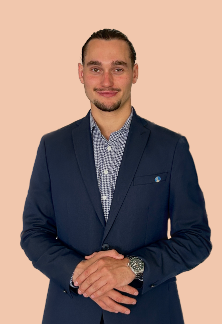 Photo portrait d'Elias Lasak, agent de vignerons dans les hauts de France